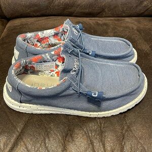 Men’s Hey Dude blue size 9